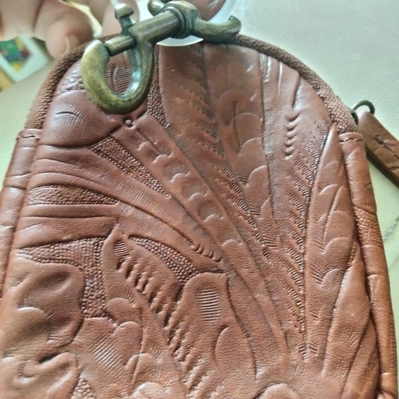 American leather Co.coin purse with attachment beautiful flowers on both sides - Picture 4 of 8